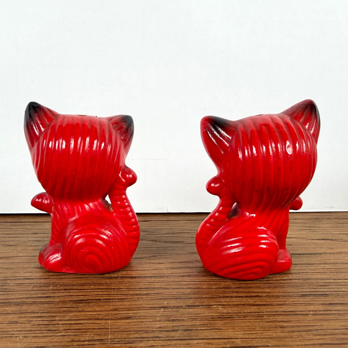 Vintage peper- en zout stel rode katjes
