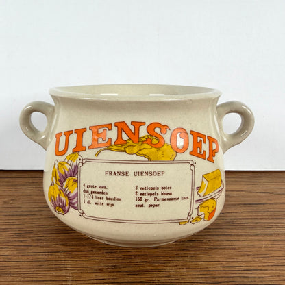 Vintage soepkom met recept uiensoep