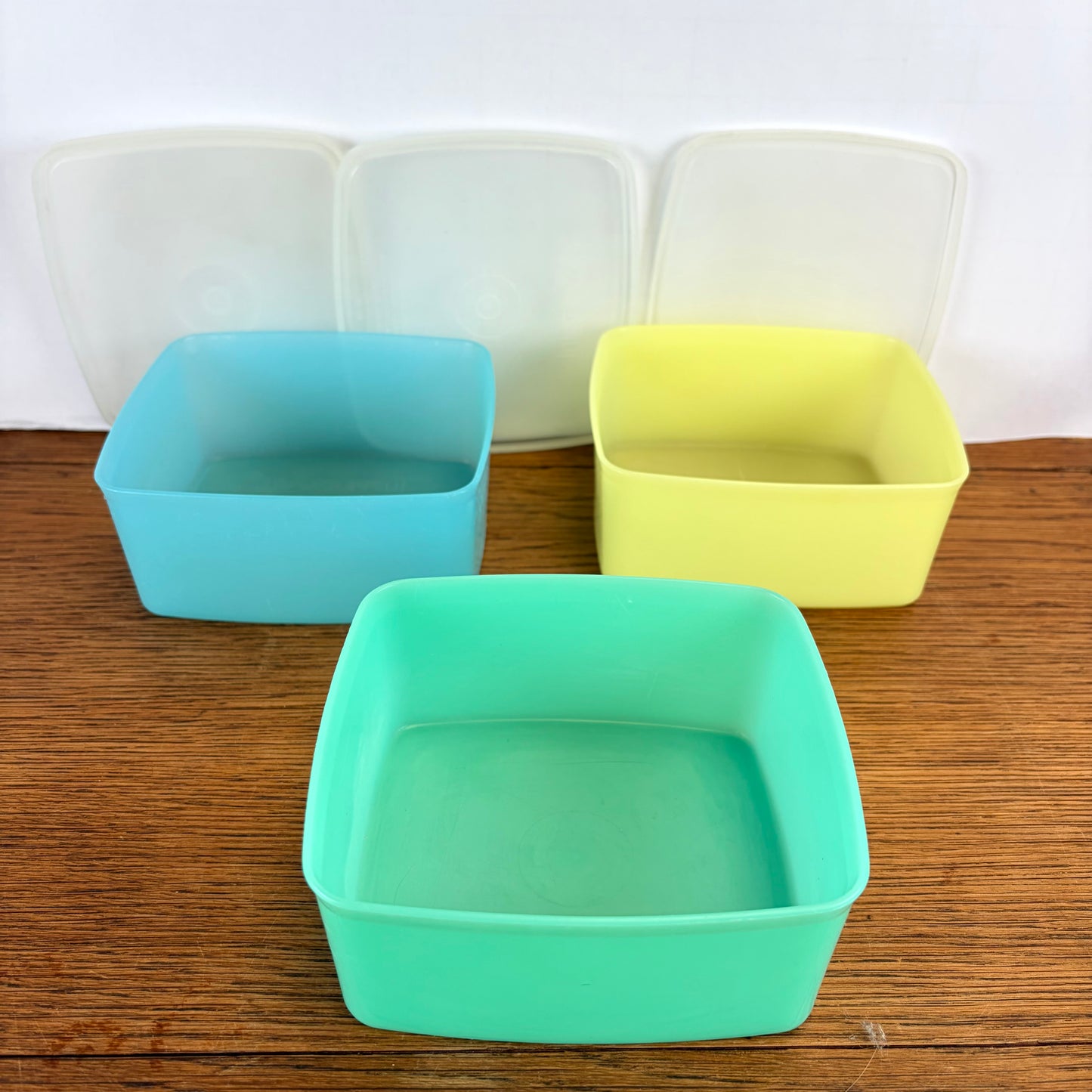 Vintage Tupperware bakjes pastel geel, groen en blauw