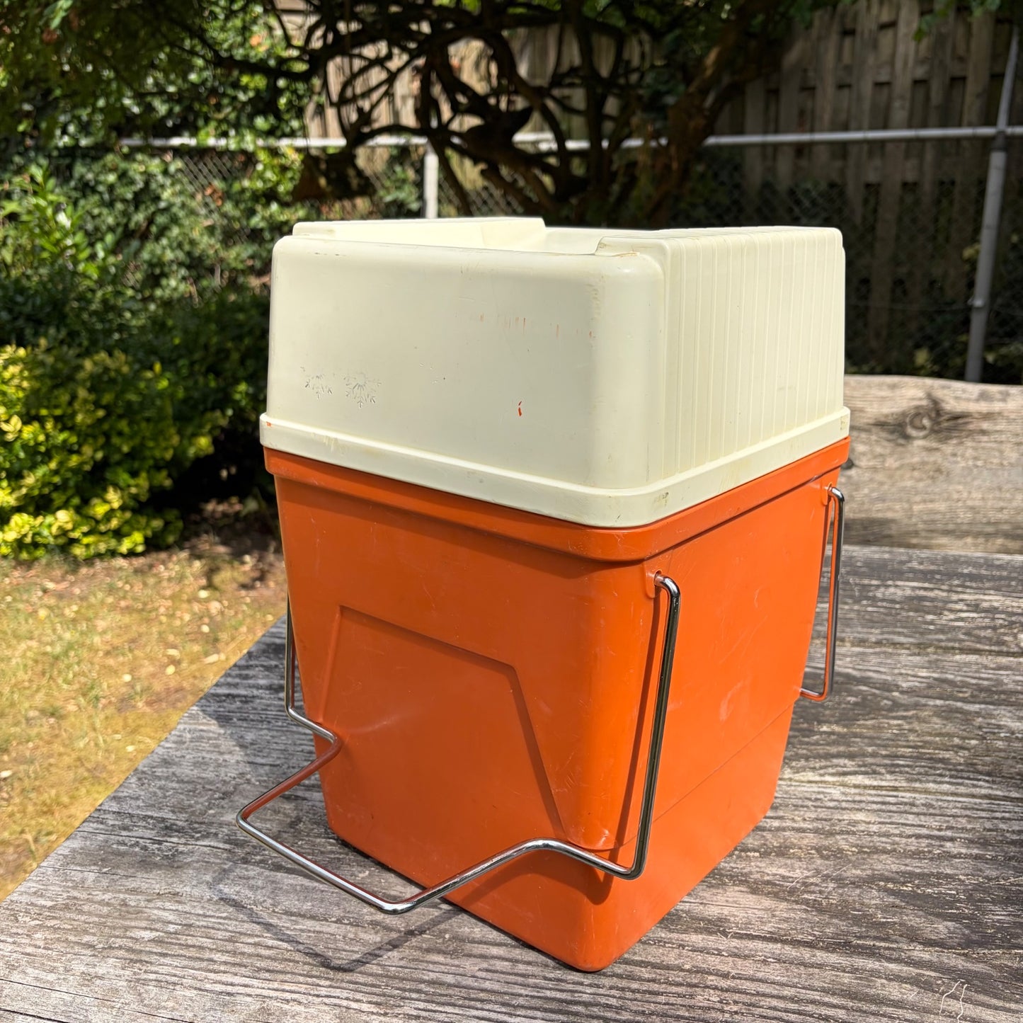 Vintage oranje koelbox jaren 70
