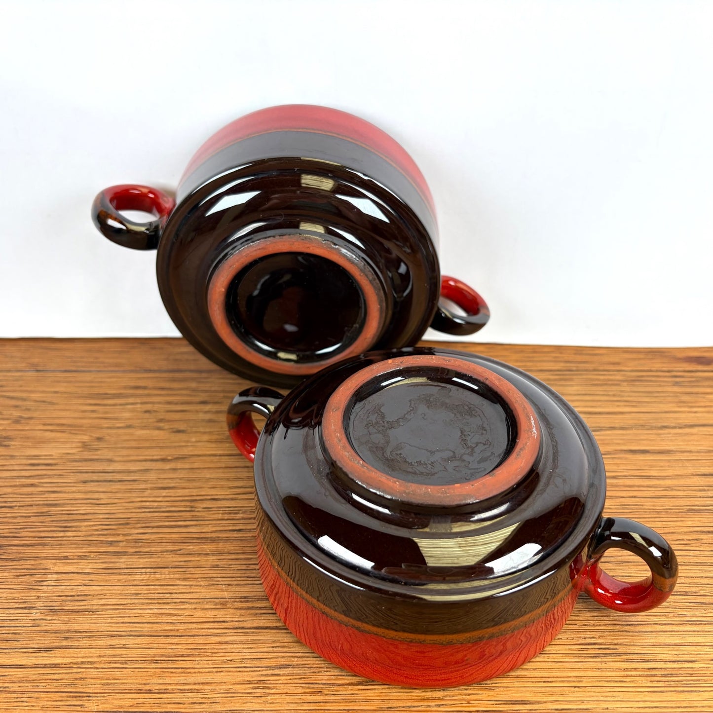 Vintage soepkommen rood bruin