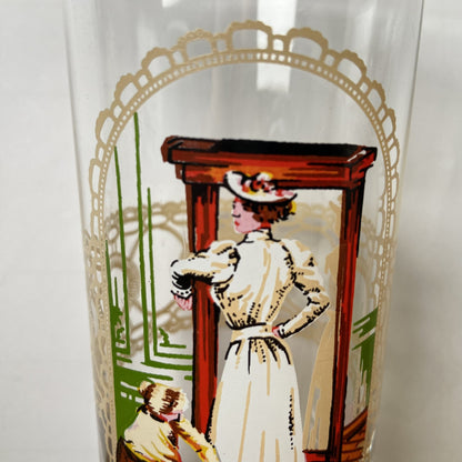 longdrink glas met vintage dame
