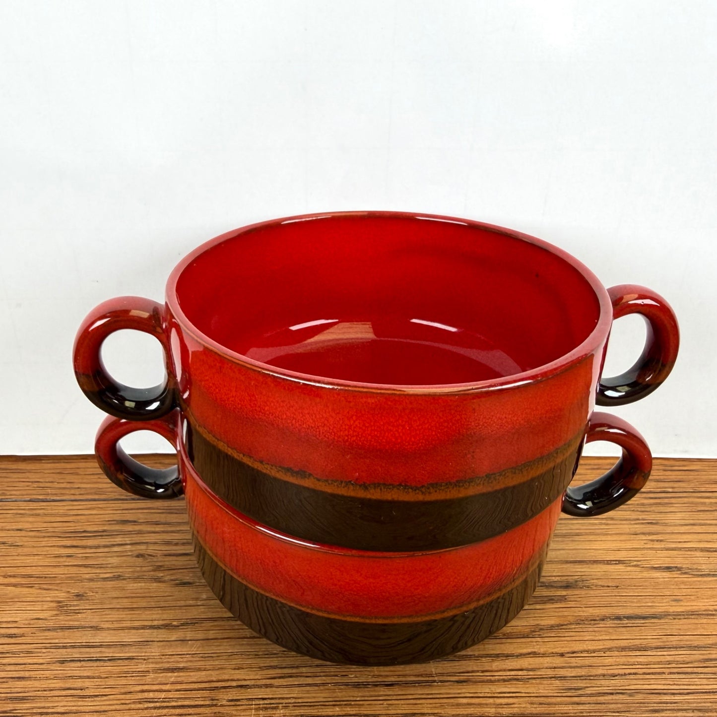 Vintage soepkommen rood bruin