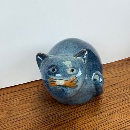 Vintage blauw geglazuurde keramieken kat