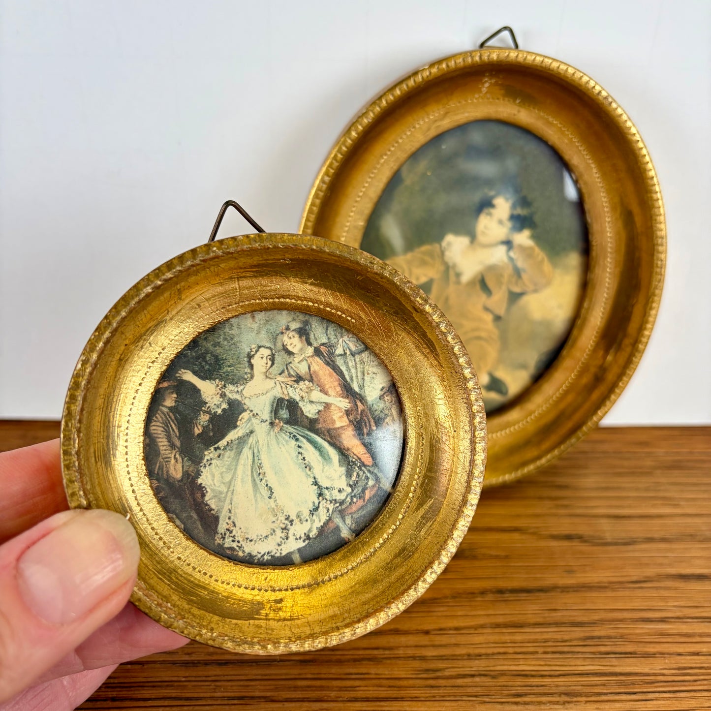 2 vintage goudkleurige lijstjes