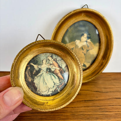 2 vintage goudkleurige lijstjes