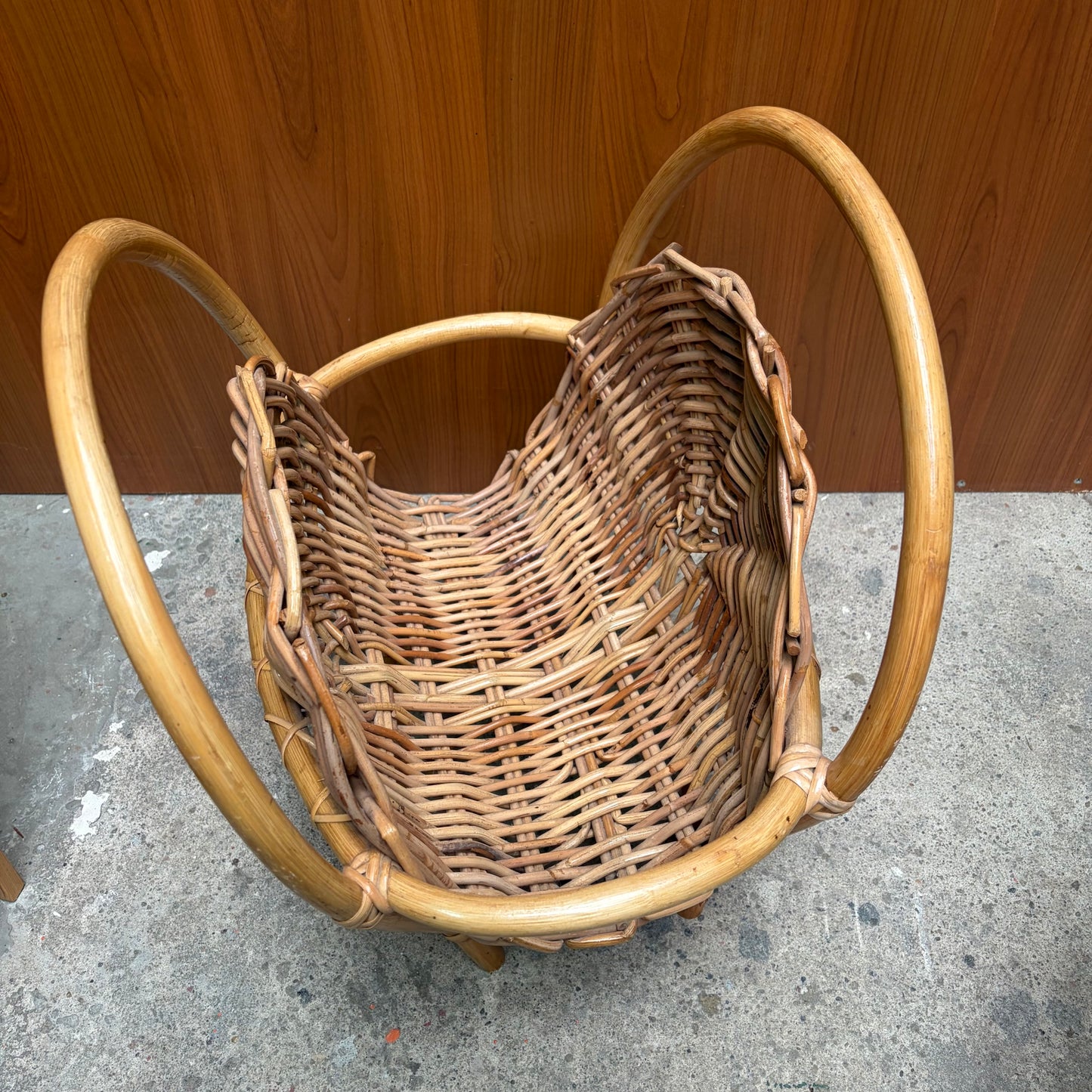 Vintage rotan krantenmand