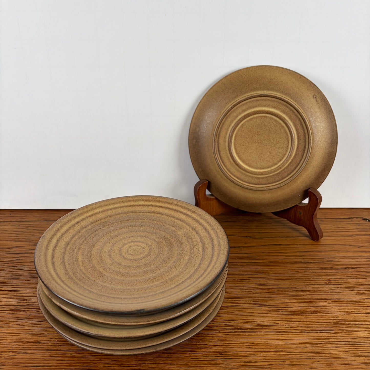 Vintage bruine gebaksbordjes