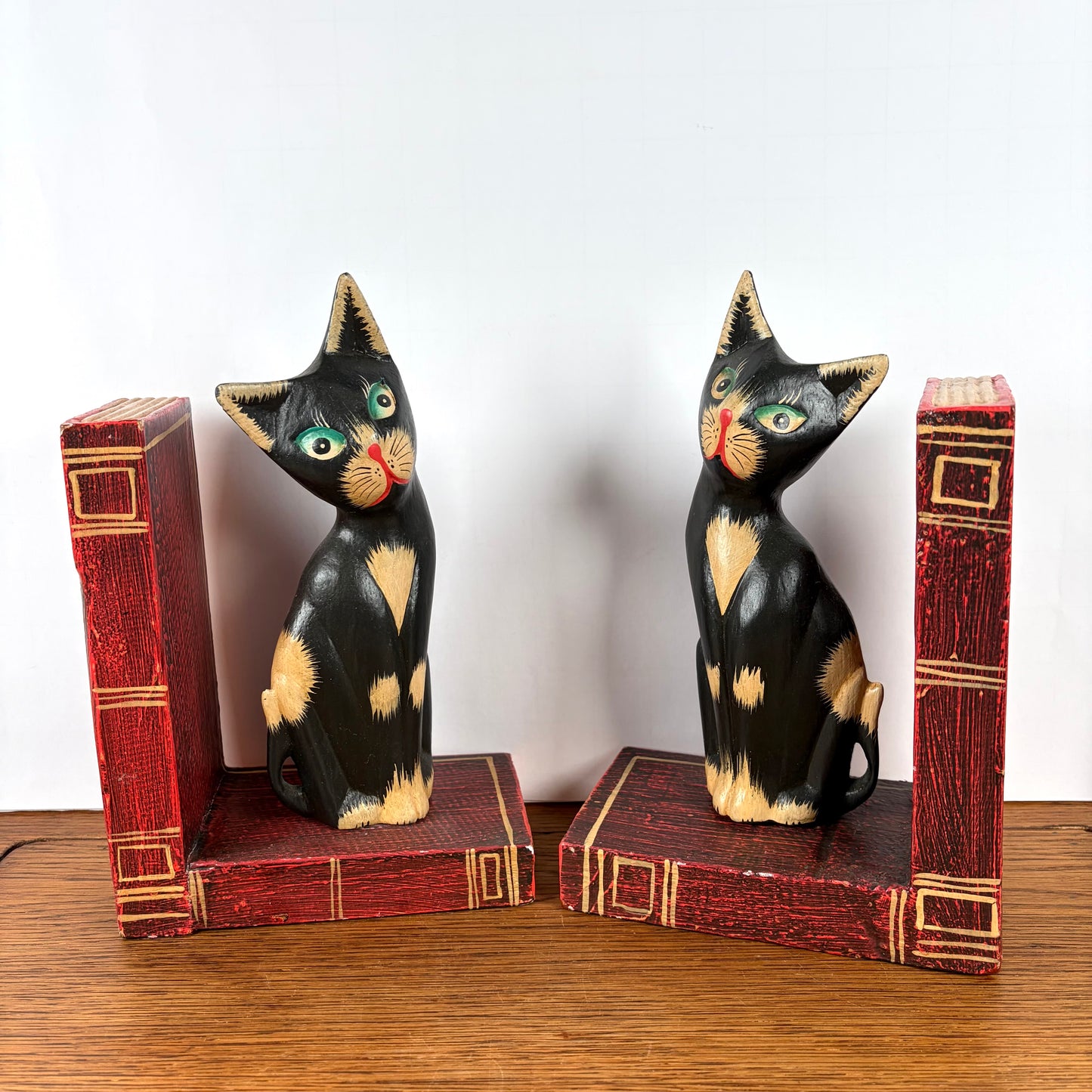 Vintage houten boekensteunen katten