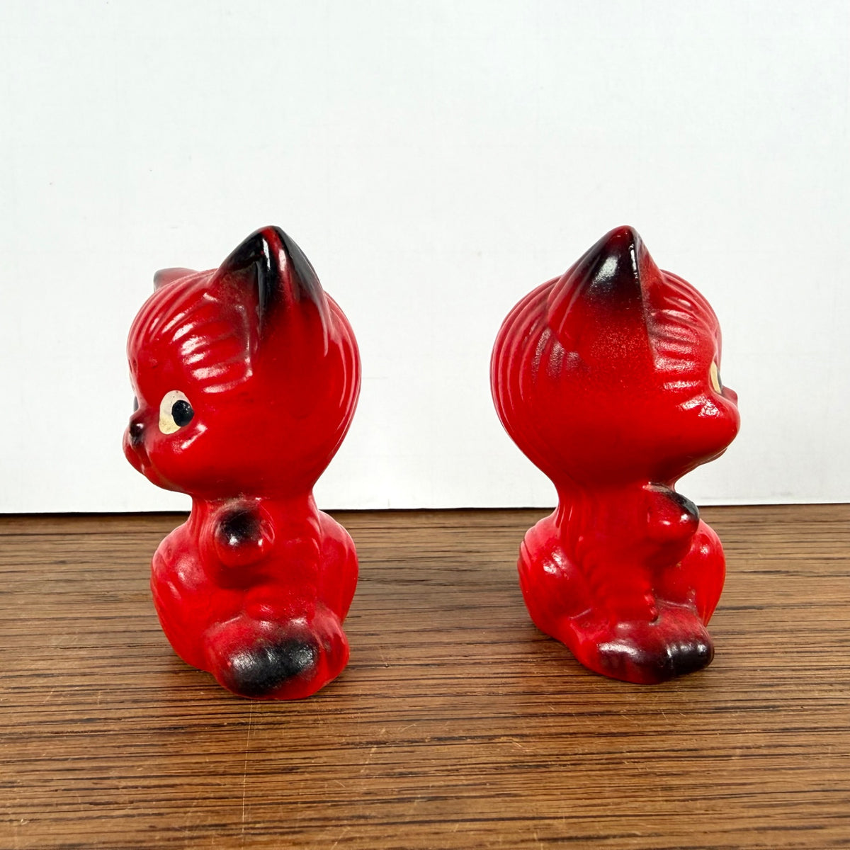 Vintage peper- en zout stel rode katjes