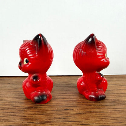 Vintage peper- en zout stel rode katjes
