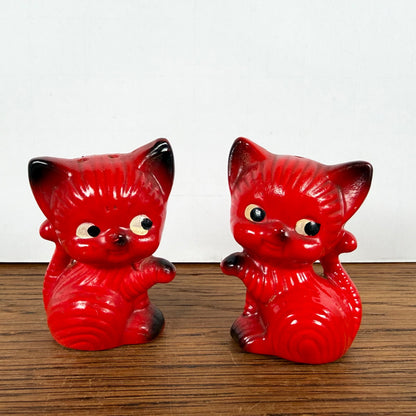 Vintage peper- en zout stel rode katjes