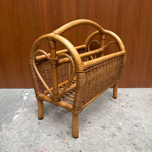 Vintage rotan krantenbak
