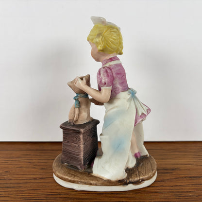 Vintage beeldje verpleegster met katje