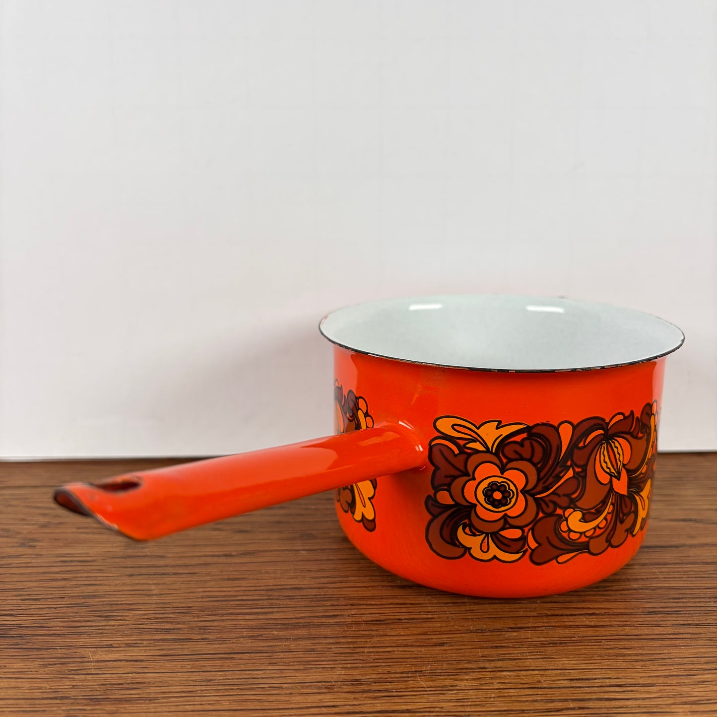Vintage emaille kannetje oranje