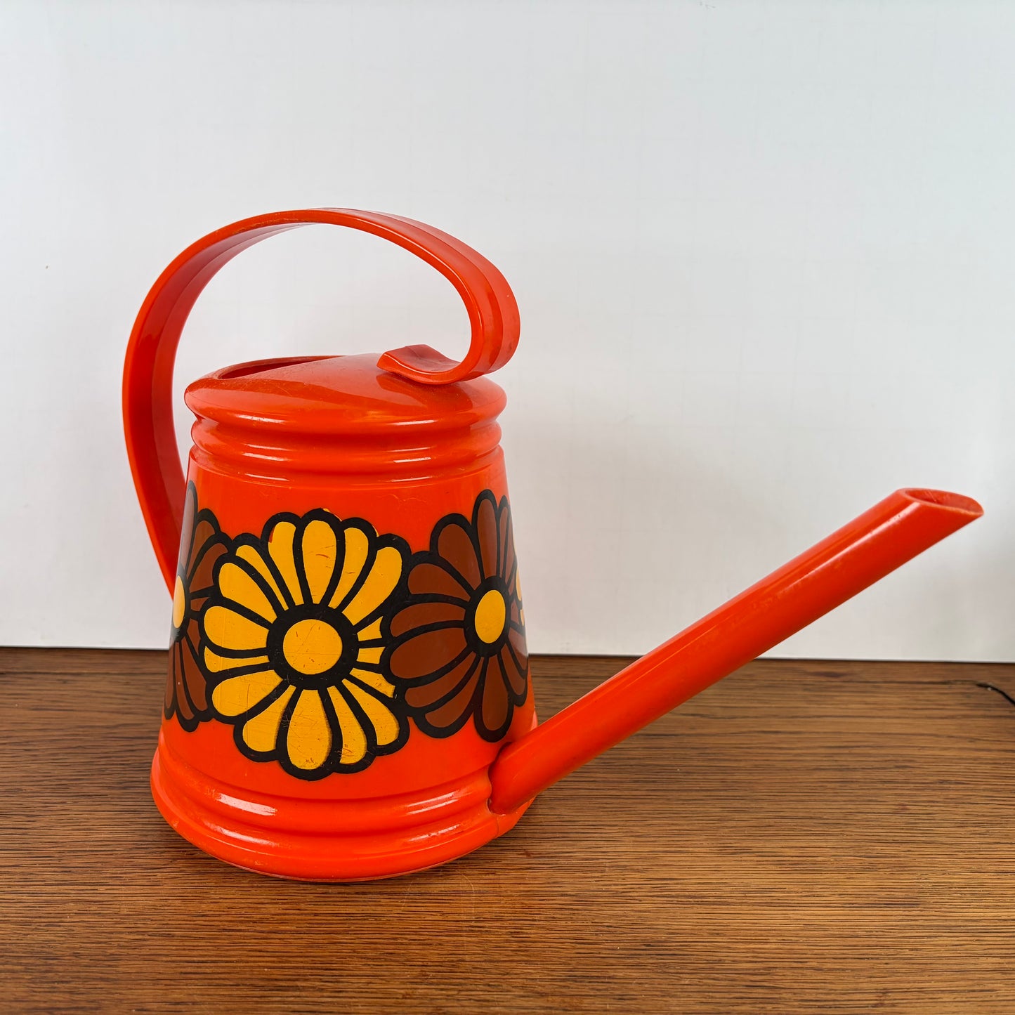 Vintage oranje Emsa gieter