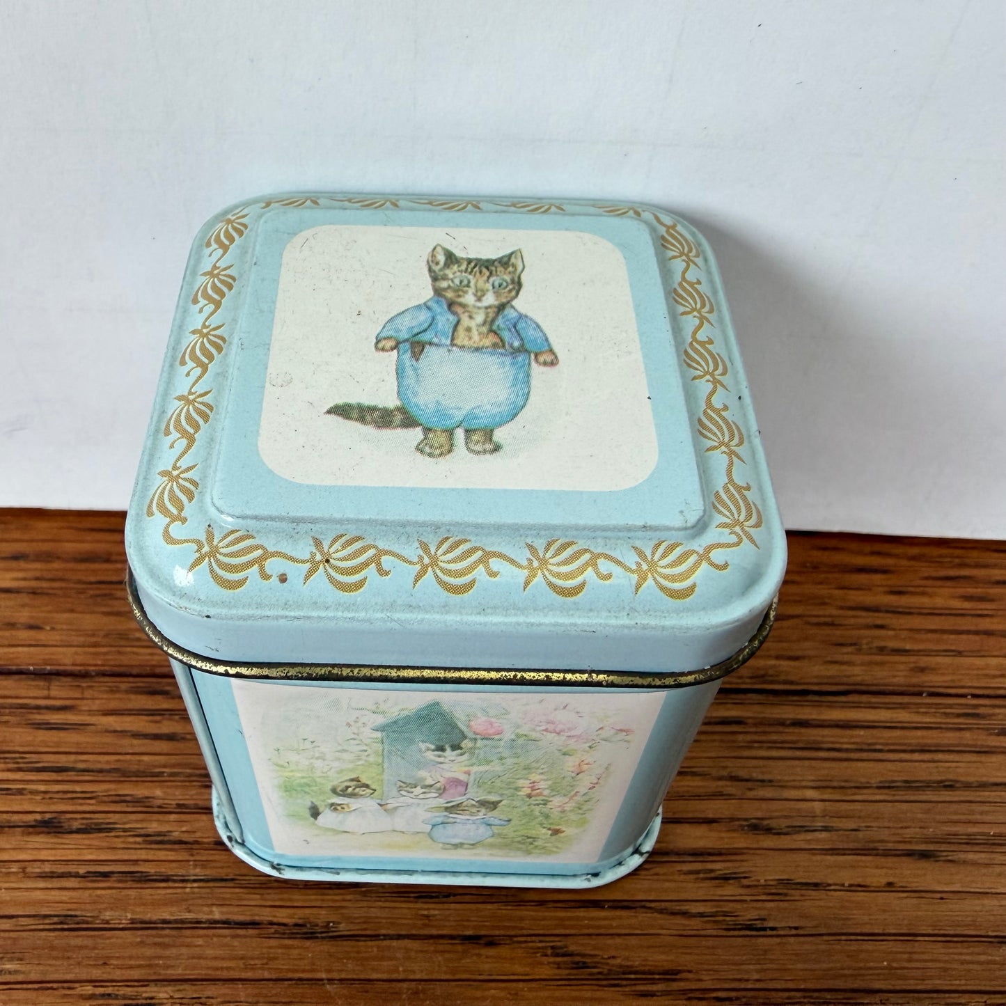 Vintage blikje tom kitten