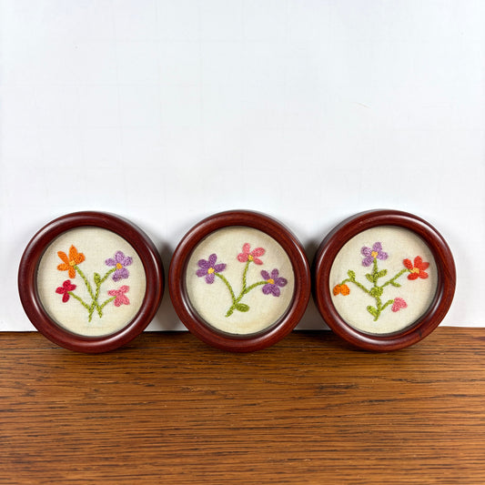 3 mini schilderijtjes geborduurd