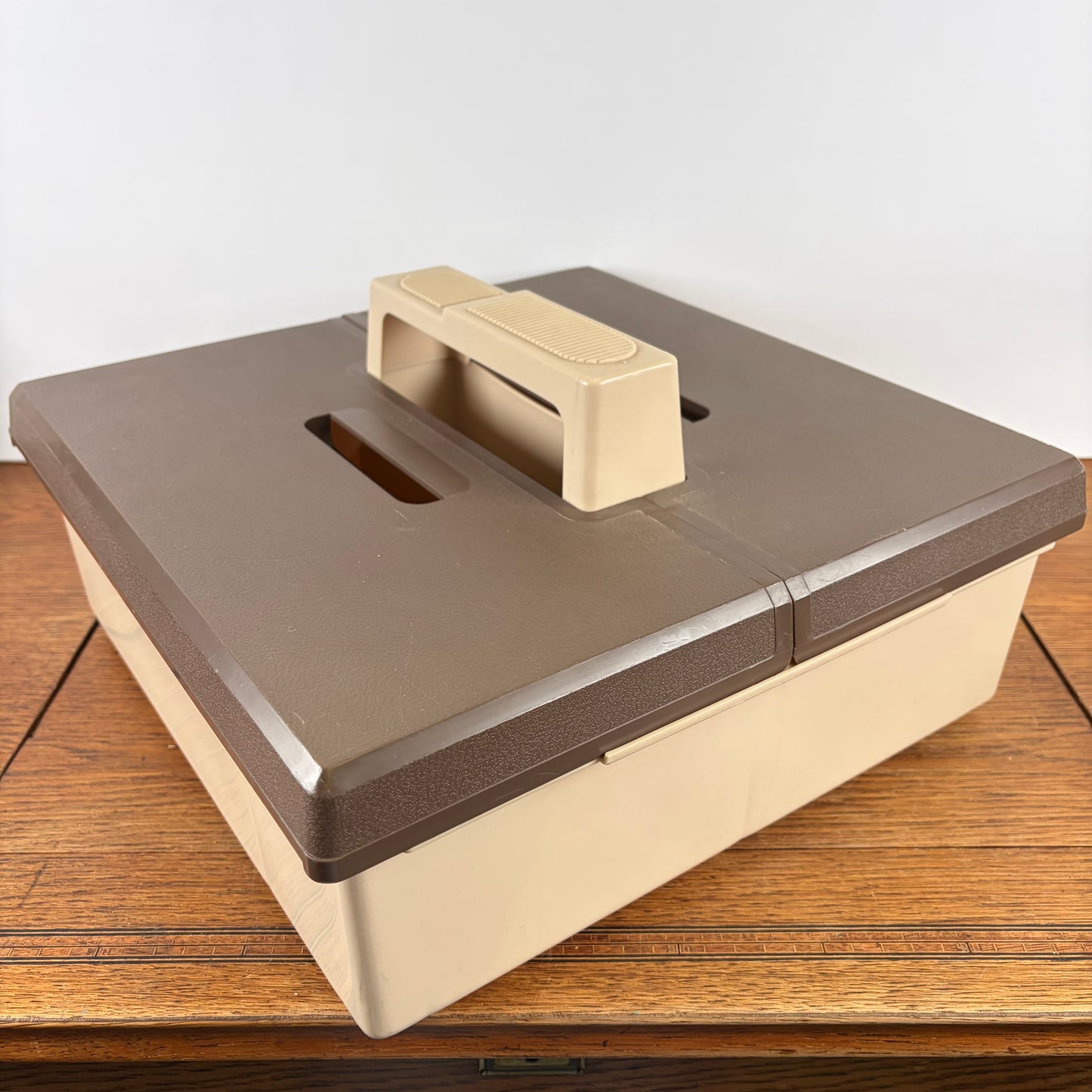 Vintage kunststof opbergbak