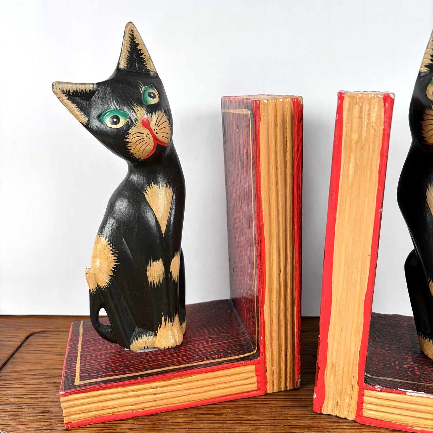 Vintage houten boekensteunen katten
