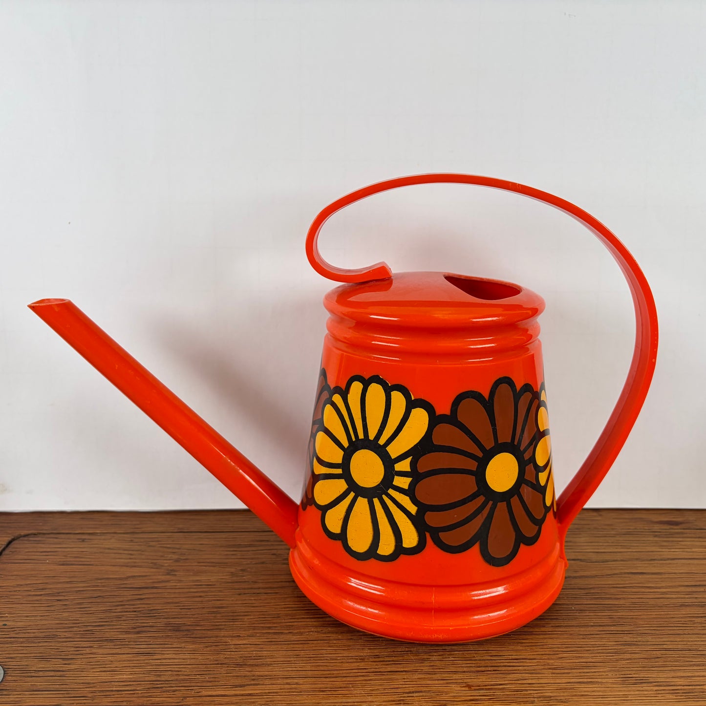 Vintage oranje Emsa gieter