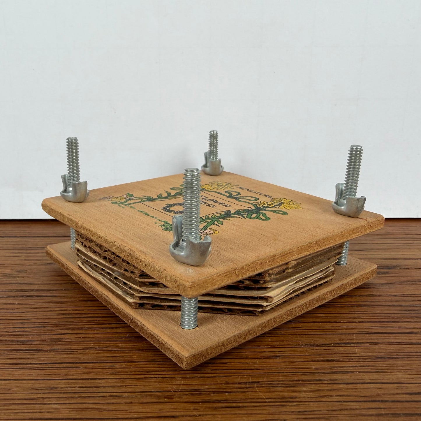 Kleine vintage bloemenpers