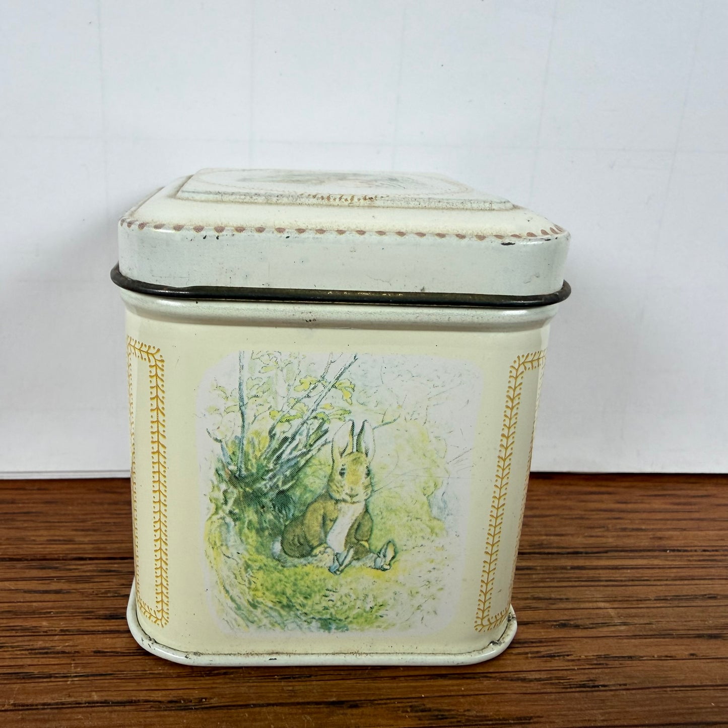 Vintage blikje Peter rabbit
