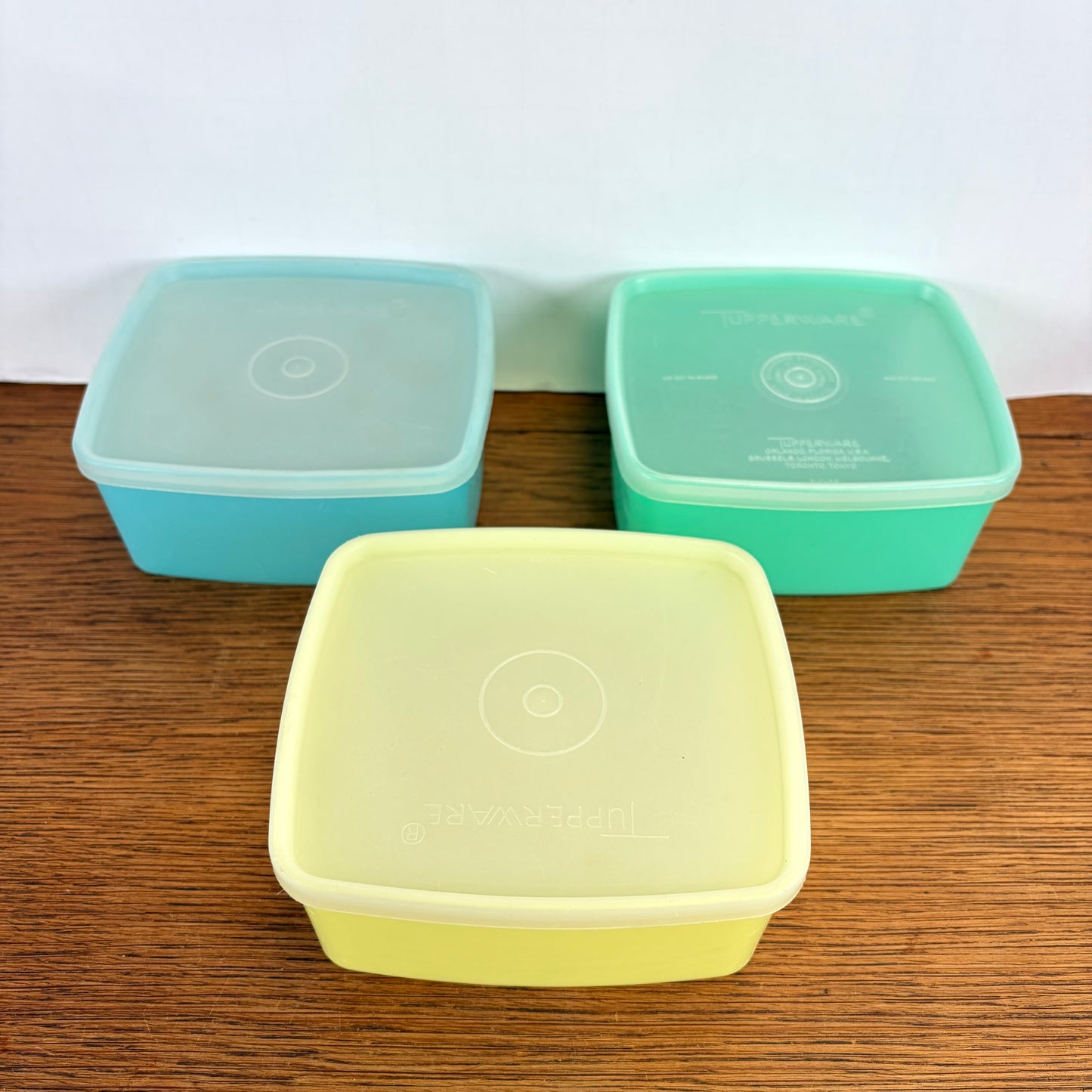 Vintage Tupperware bakjes pastel geel, groen en blauw