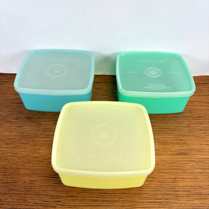 Vintage Tupperware bakjes pastel geel, groen en blauw