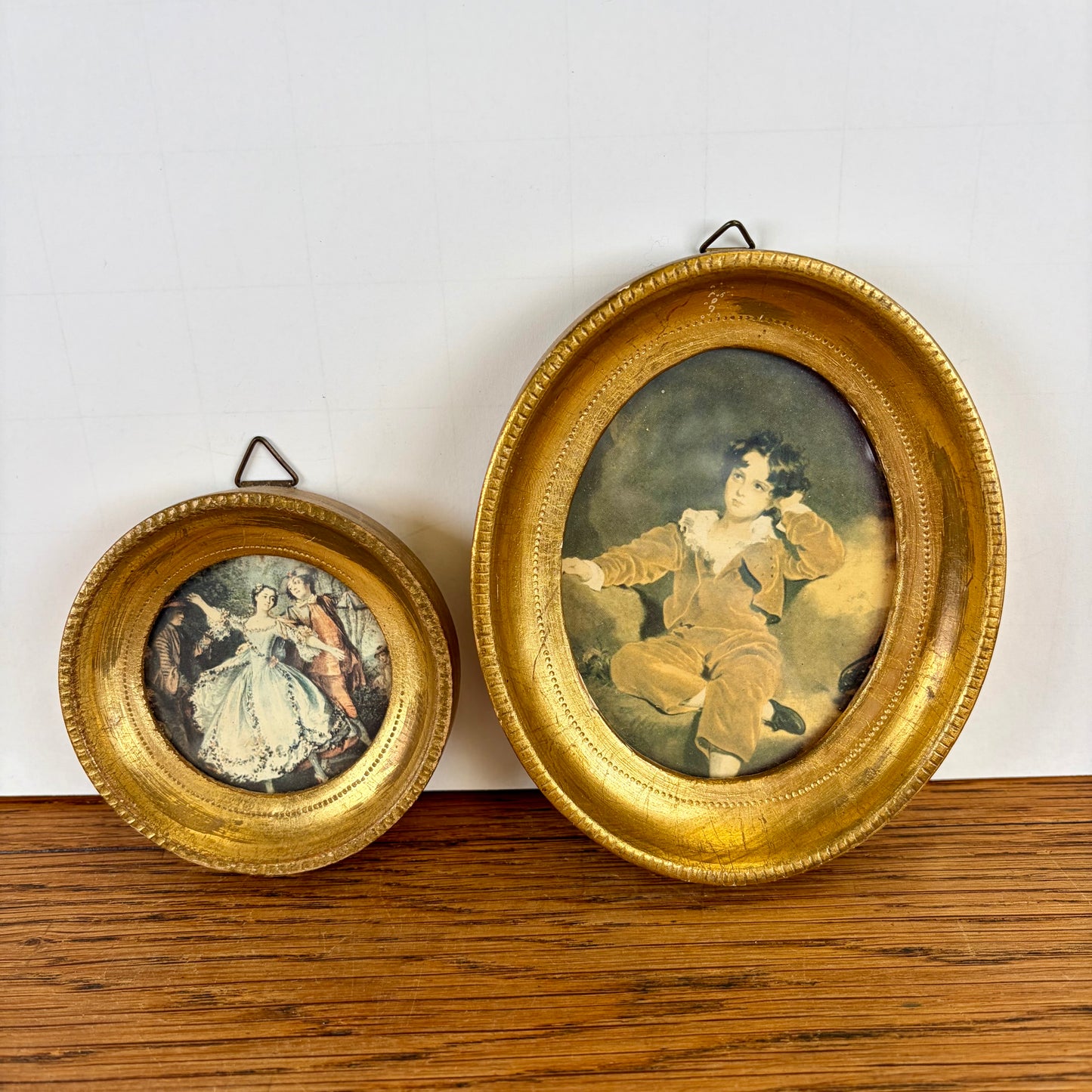 2 vintage goudkleurige lijstjes
