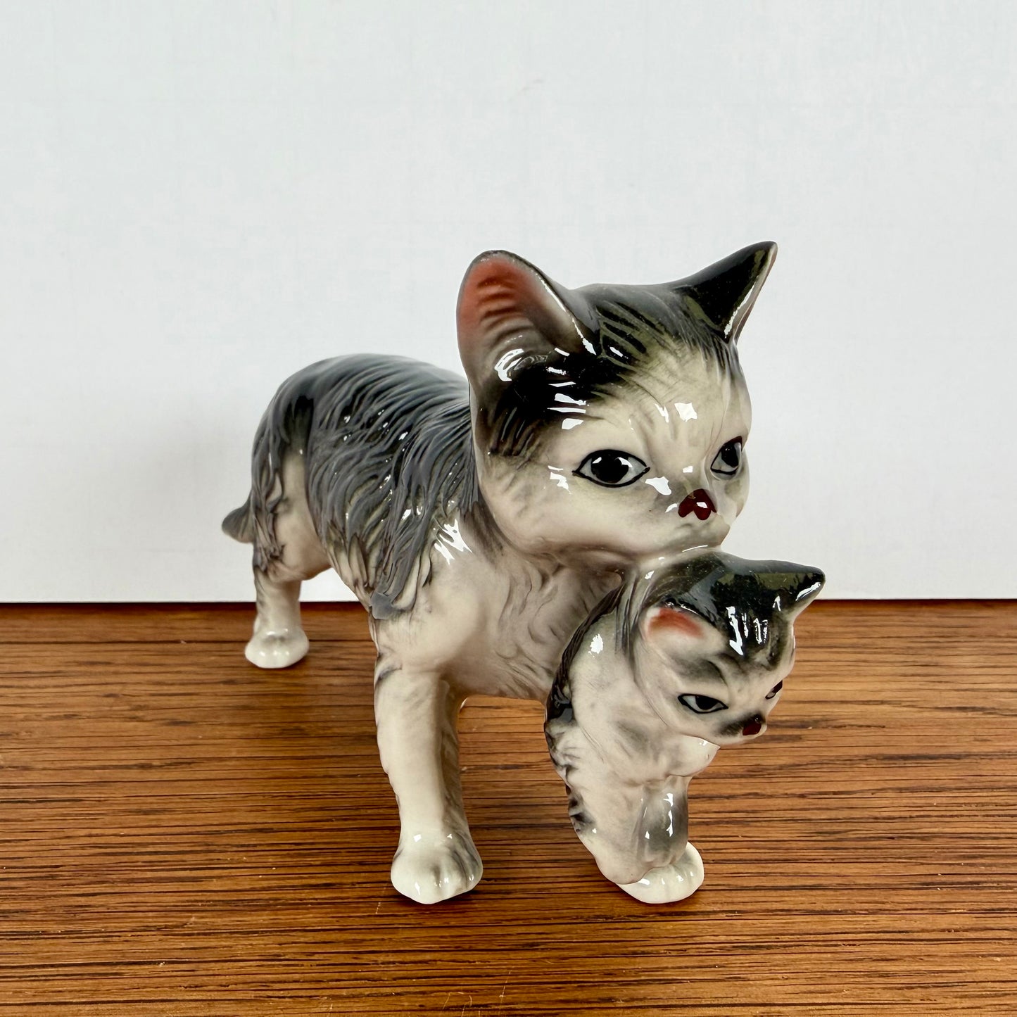 Vintage porseleinen kat met kitten