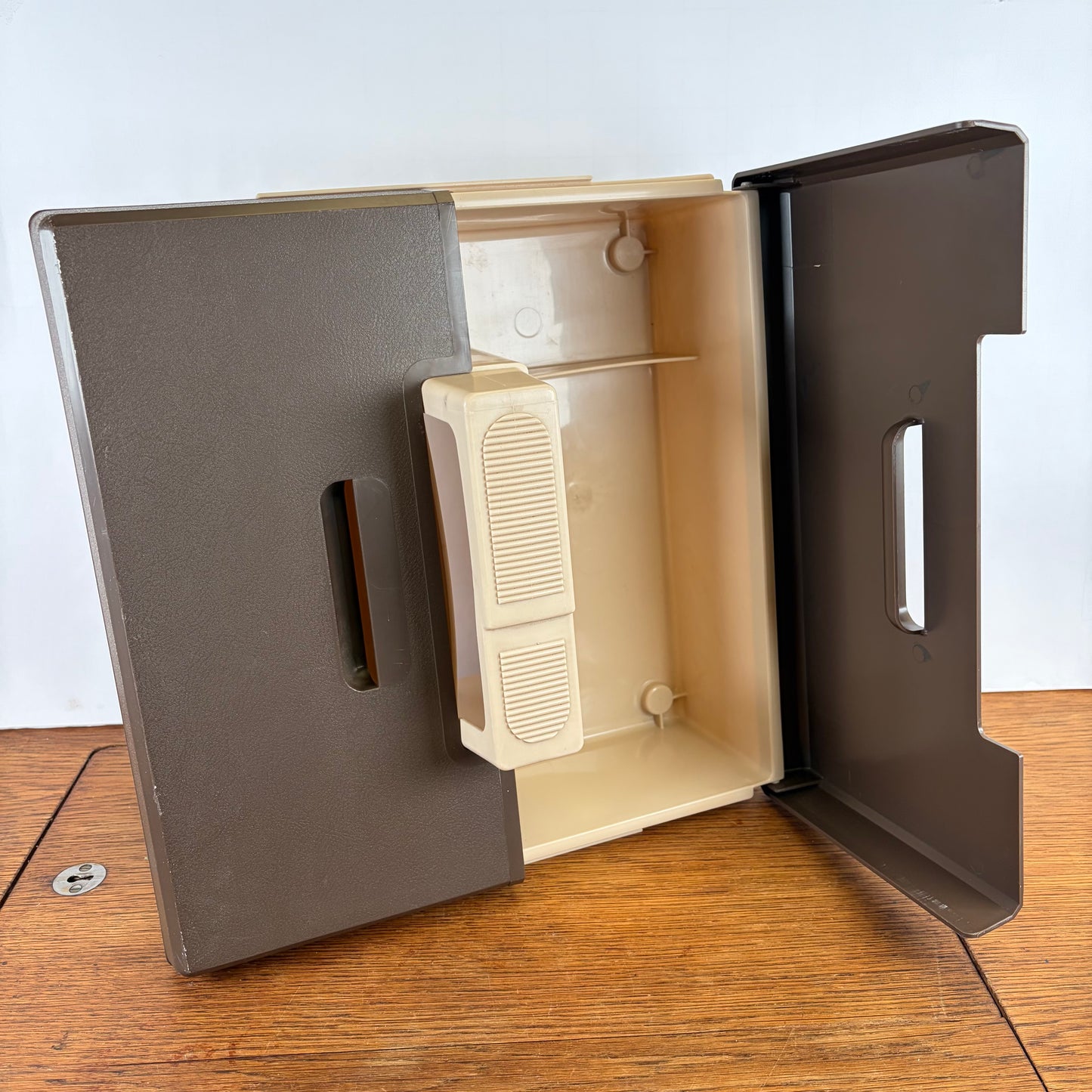 Vintage kunststof opbergbak