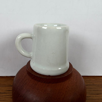 Kleine bierpul hond en kat