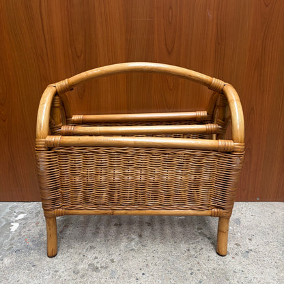 Vintage rotan krantenbak