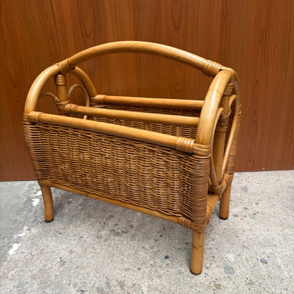 Vintage rotan krantenbak