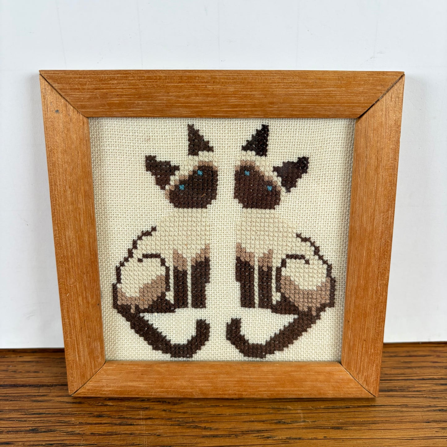 Geborduurd schilderijtje katten
