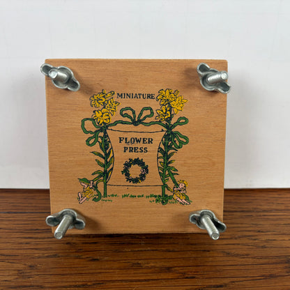 Kleine vintage bloemenpers