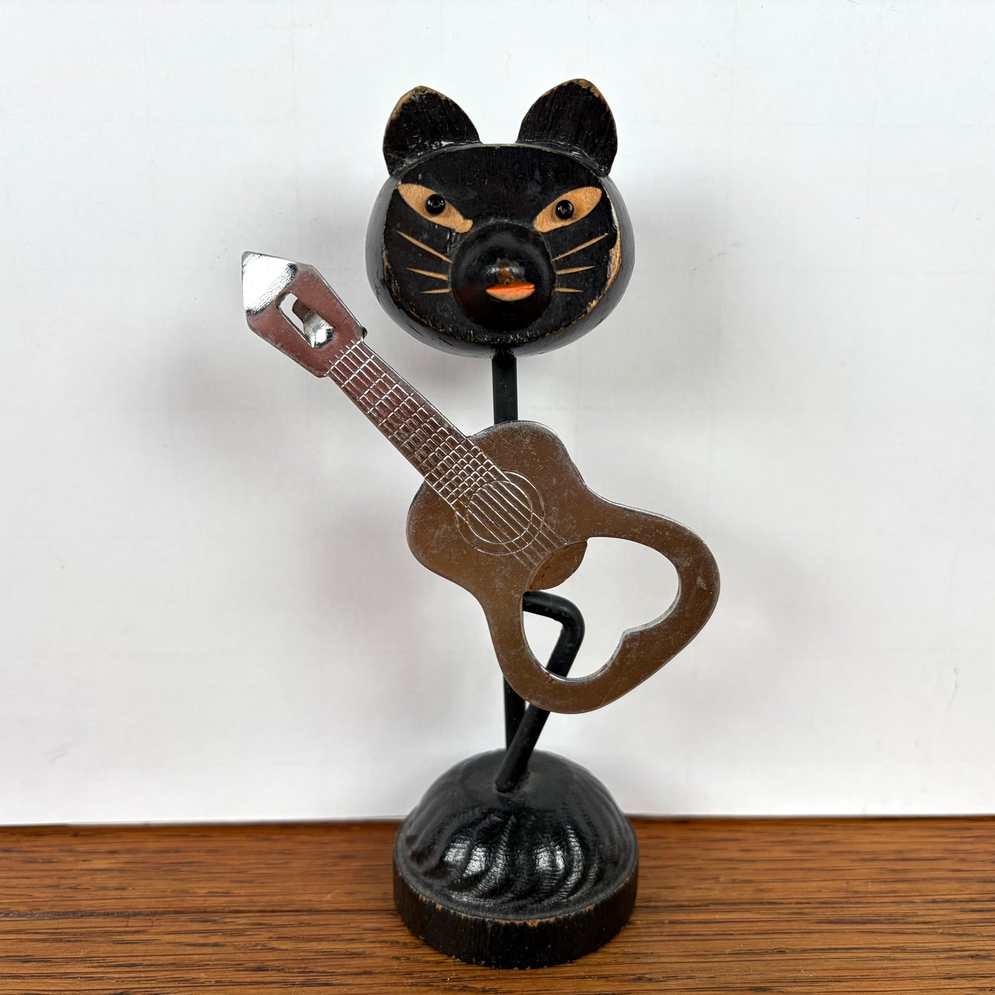 Vintage kat met gitaar flesopener