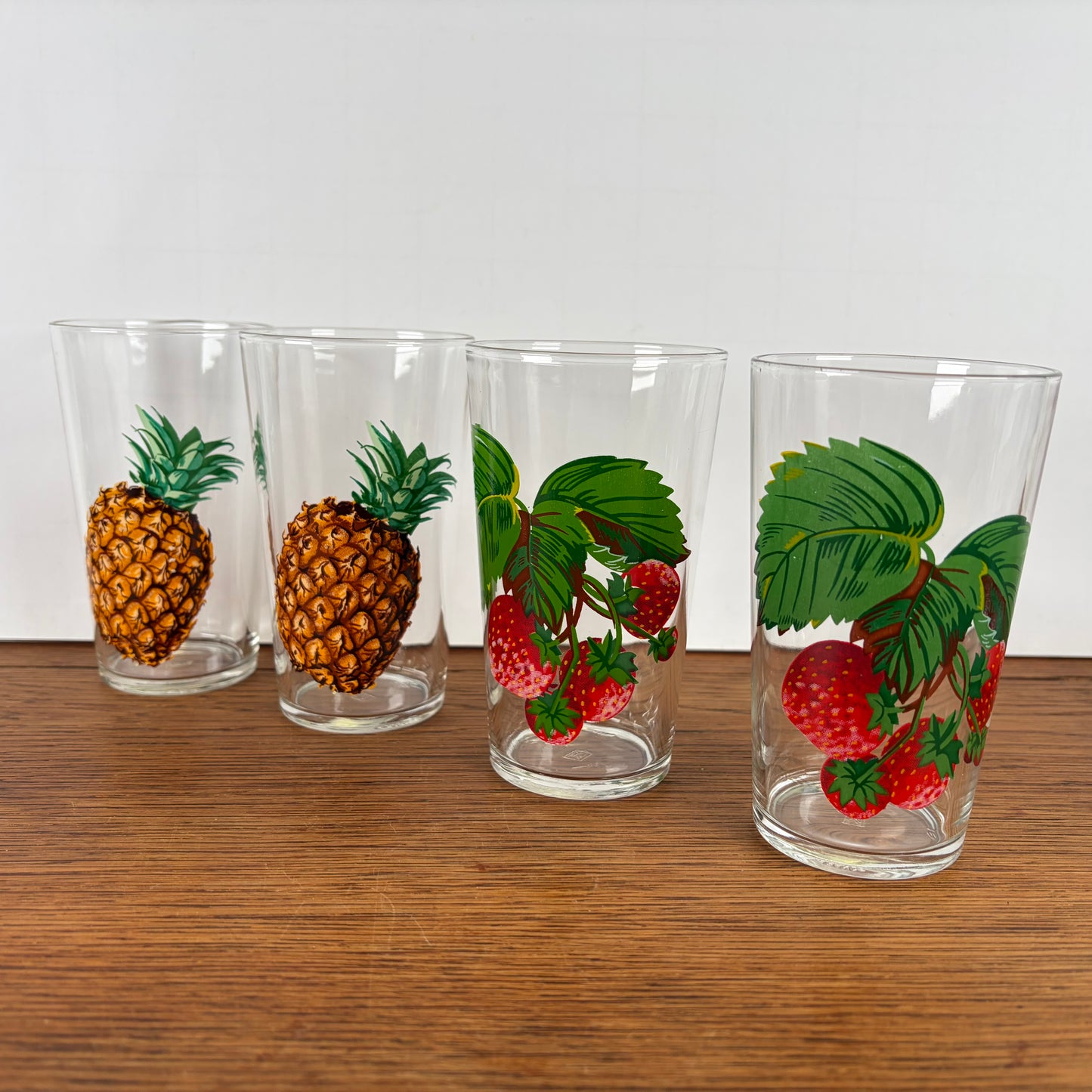 Vintage glazen met fruitmotief