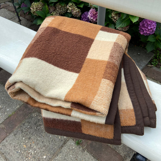 Vintage bruin geblokte deken