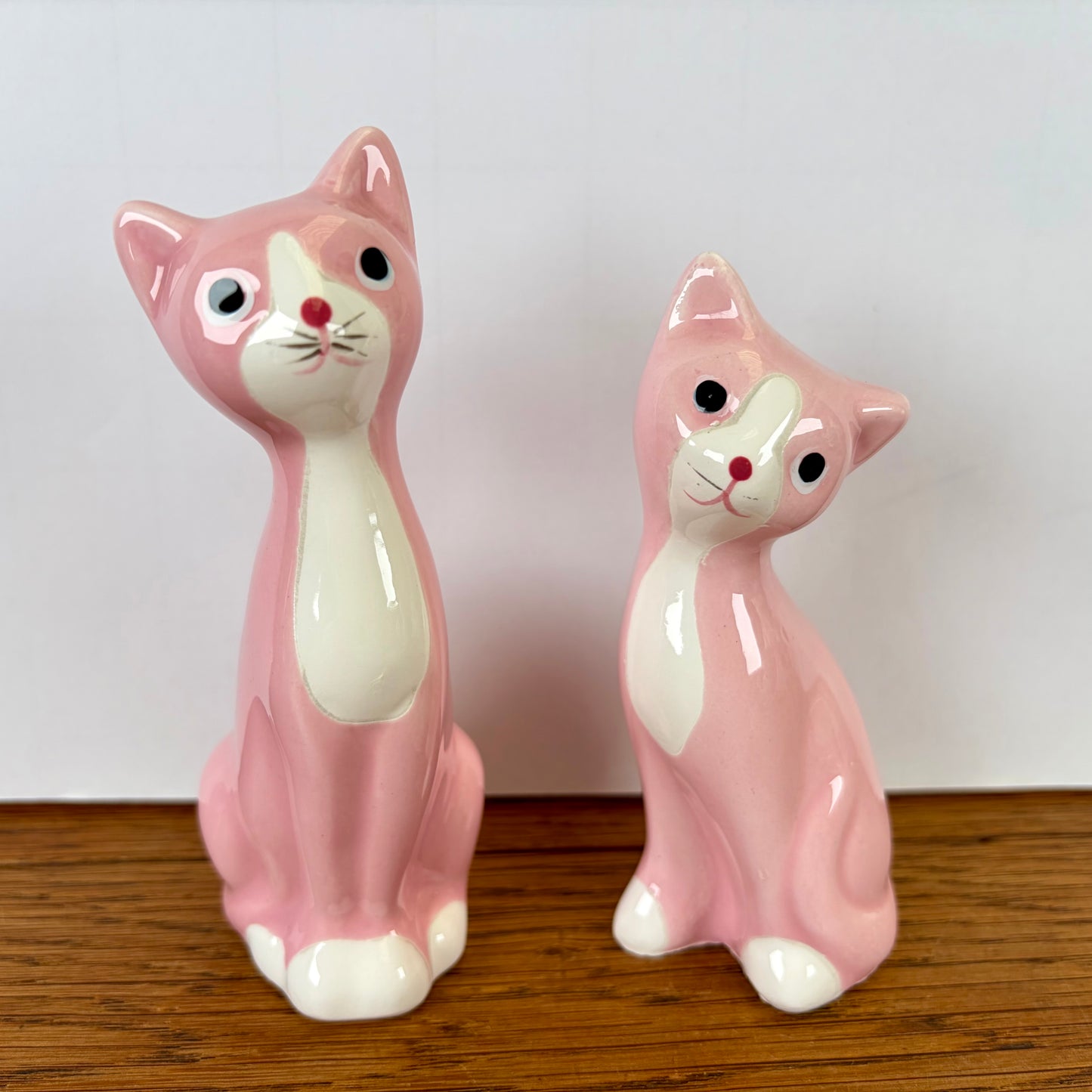 2 vintage roze kattenbeeldjes