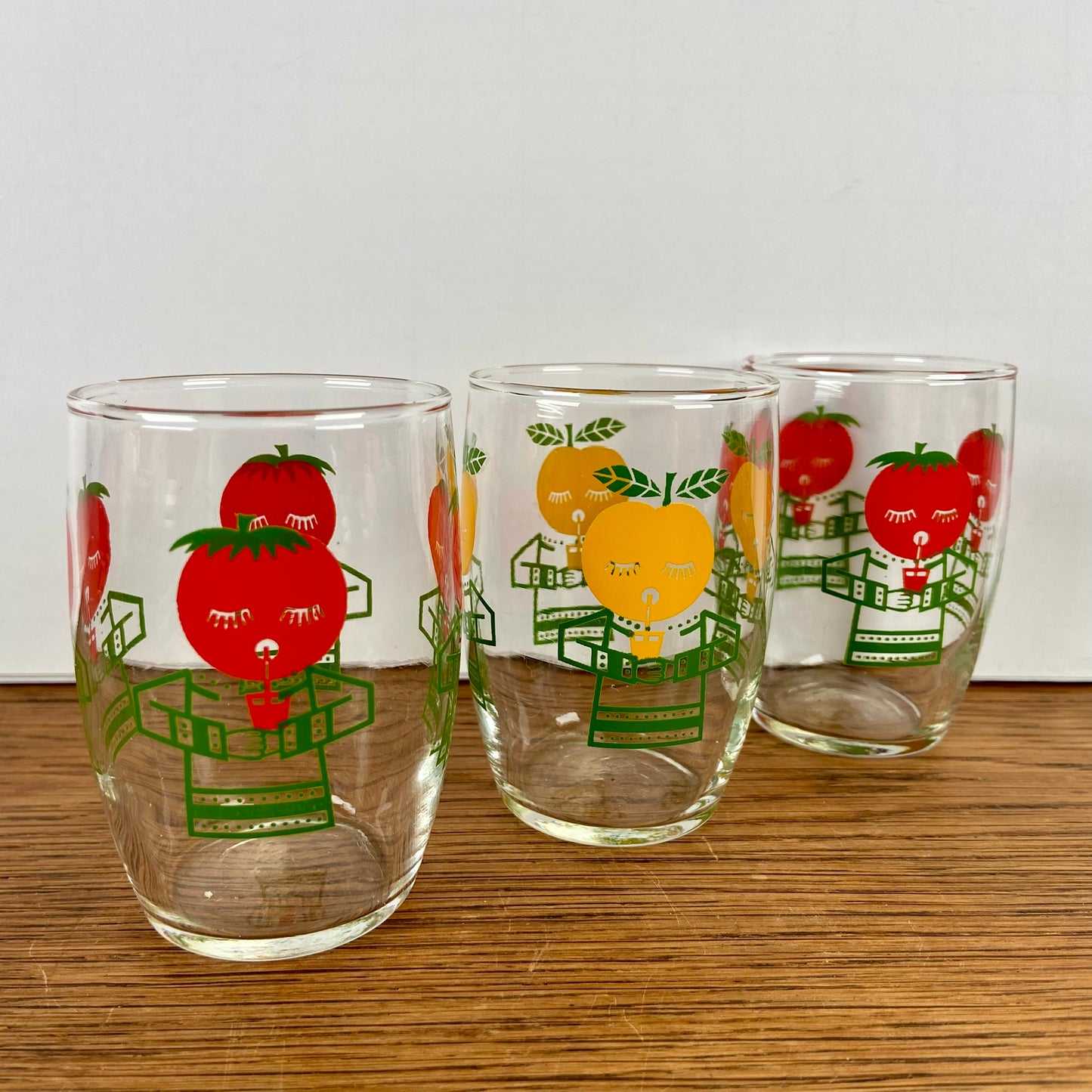 3 vintage glaasjes rood geel