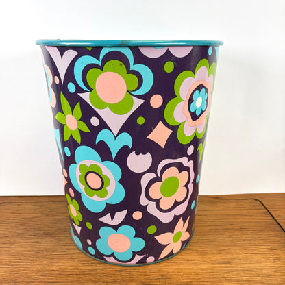 Vintage prullenbak bloemen