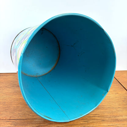 Vintage prullenbak bloemen