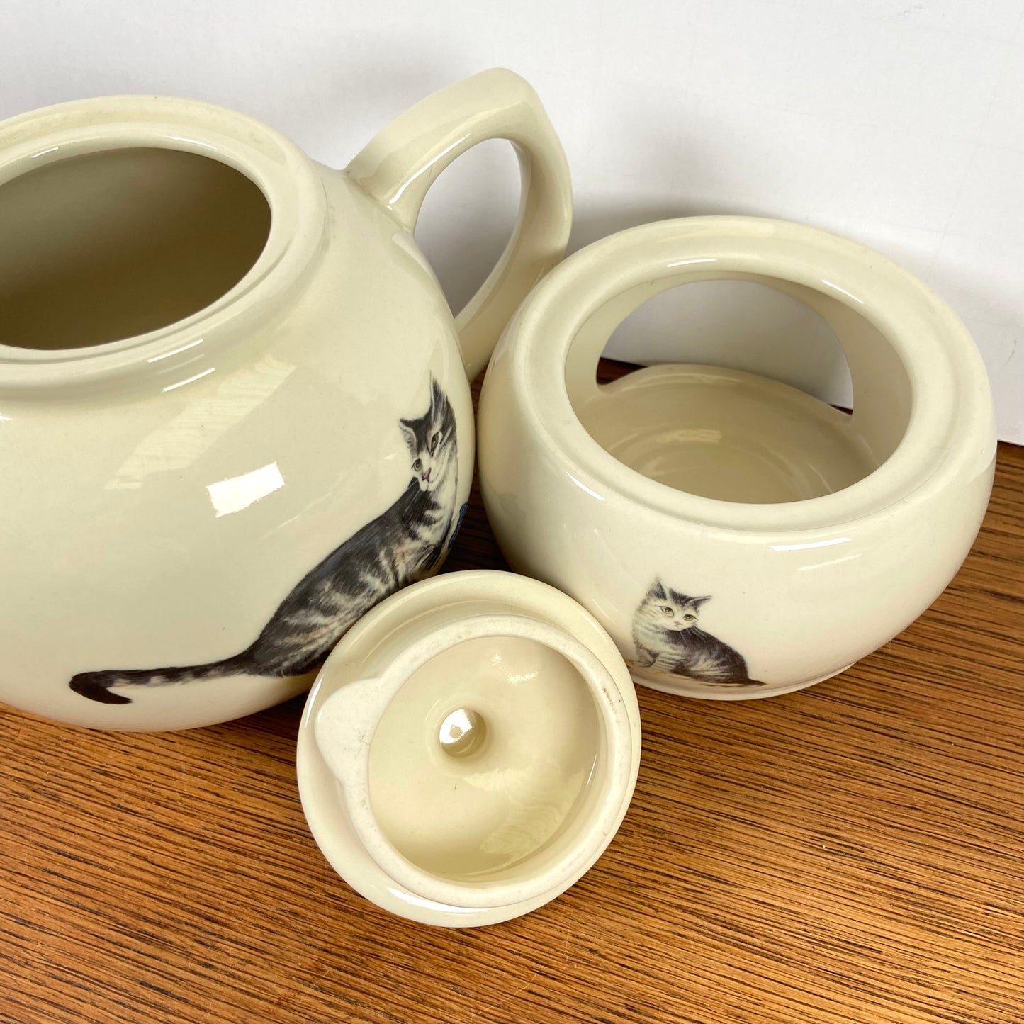 Theepot met theelicht katten