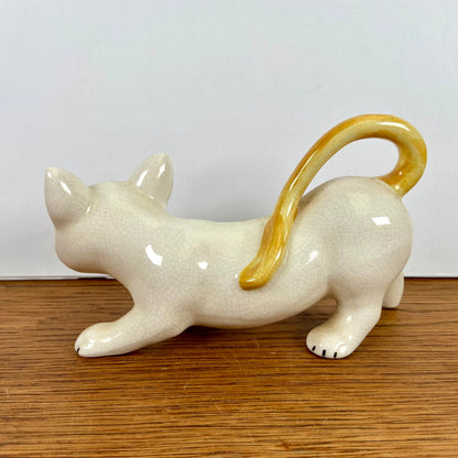 Vintage beeld kat met bloemen