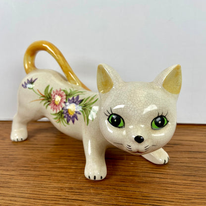 Vintage beeld kat met bloemen