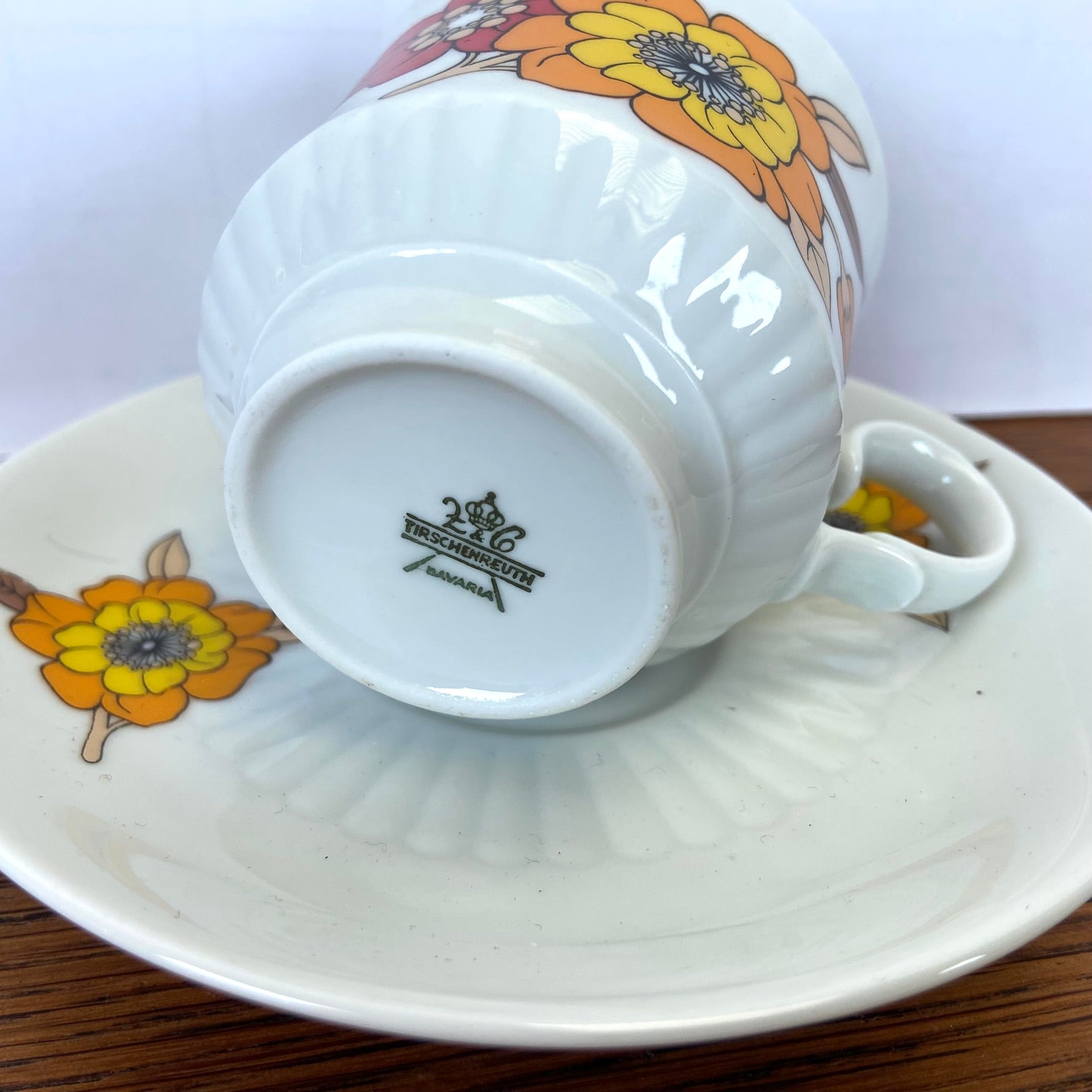 Vintage kop en schotel bloemen – Tres' Vintage Vintage kop en schotel bloemen – Tres' Vintage