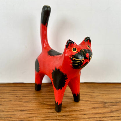 Rood houten katje
