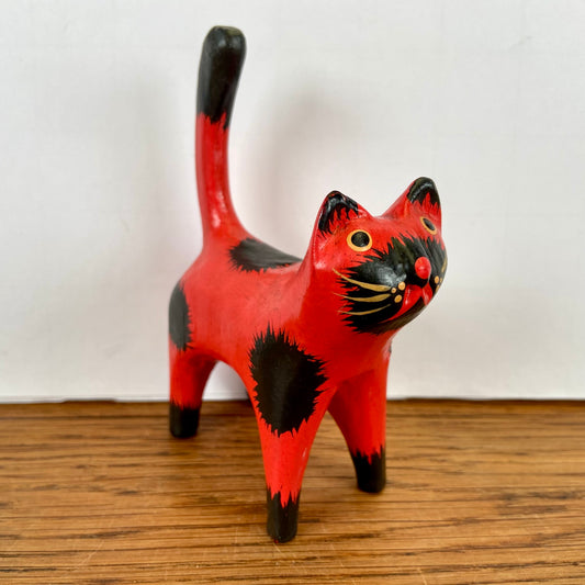 Rood houten katje